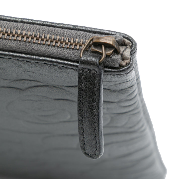 Chanel Large CC Embossed Cuir d’agneau Camellia O Étui Pochette Noir – GABY PARIS Authentique