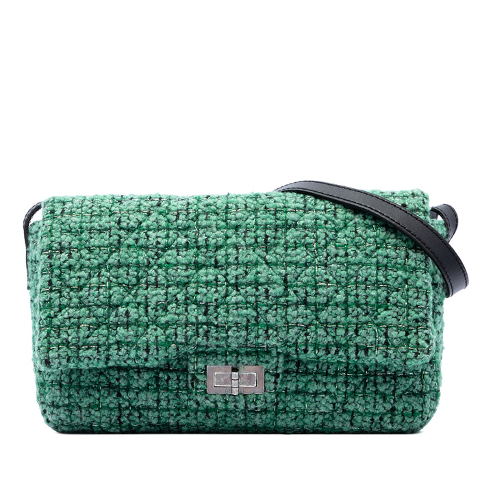 Chanel Matelassé Reissue 2.55 Easy Messenger à rabat Jumbo Tweed Vert – vue principale – GABY PARIS