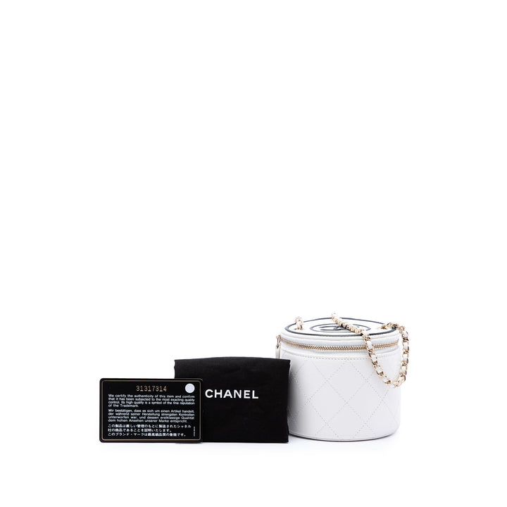 Chanel Matelassé Chaîne et Charm Vanity Cuir d'agneau Blanc – vue 7 – GABY PARIS