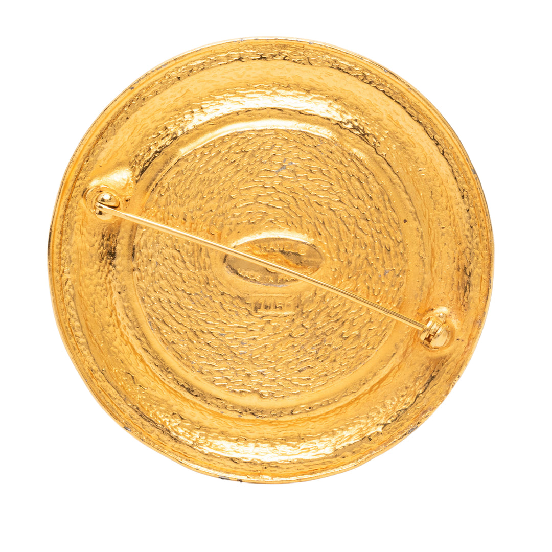 Chanel Broche 31 Rue Cambon Medallion Pin plaqué or – vue 2 – GABY PARIS