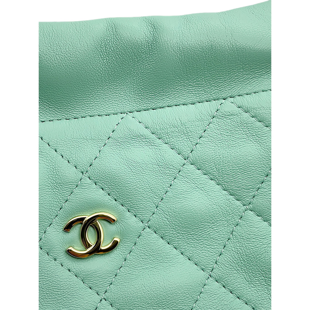 Chanel CC Matelassé Cordon Pochette Cuir d'agneau Vert – vue 8 – GABY PARIS