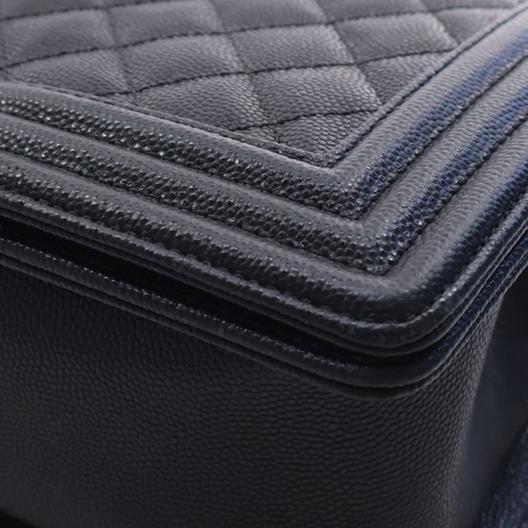 Chanel Old Medium Matelassé Caviar Boy à rabat