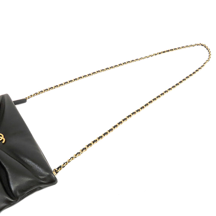 Chanel brillant Cuir d’agneau Perle Pochette avec chaîne