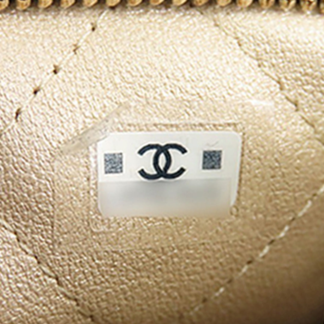 Chanel brillant Cuir d’agneau Perle Pochette avec chaîne