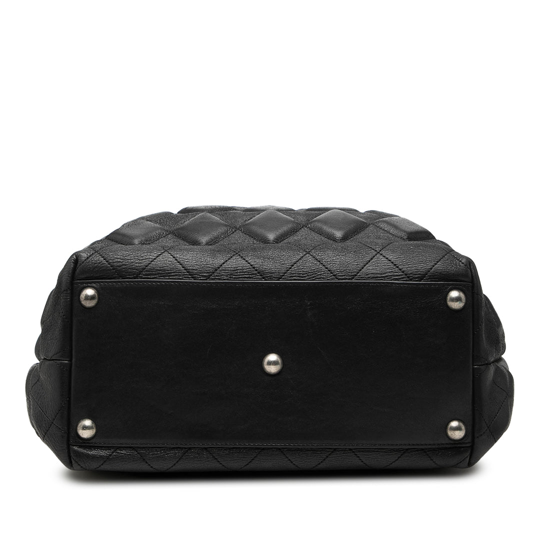 Chanel CC Matelassé Sloane Carré Cabas Cuir de veau Noir
