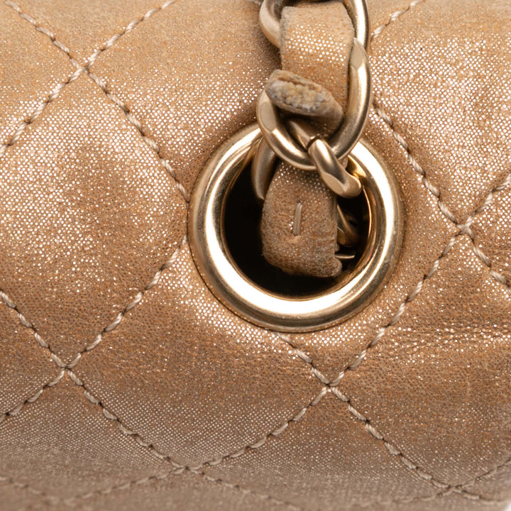 Chanel Small Matelassé Iridescent Cuir d’agneau Perle CC Cristal à rabat