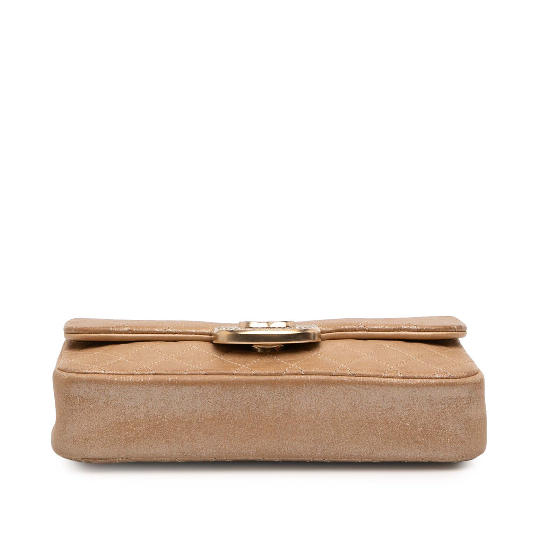 Chanel Small Matelassé Iridescent Cuir d’agneau Perle CC Cristal à rabat