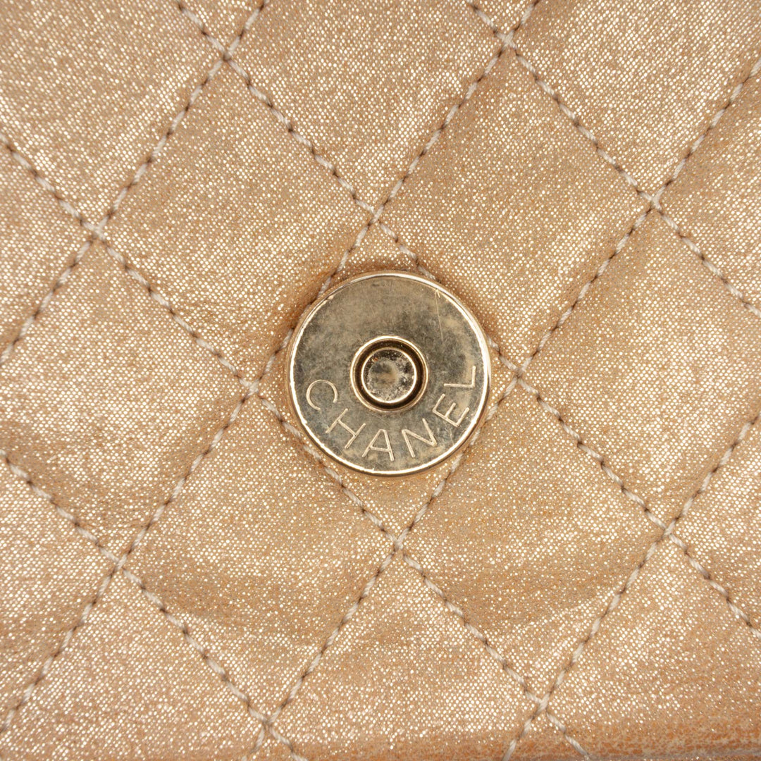 Chanel Small Matelassé Iridescent Cuir d’agneau Perle CC Cristal à rabat