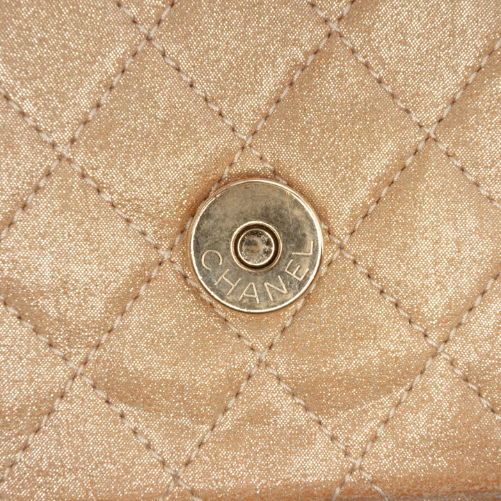 Chanel Small Matelassé Iridescent Cuir d’agneau Perle CC Cristal à rabat