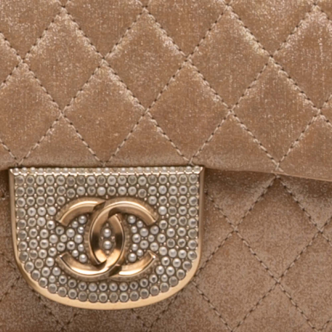 Chanel Small Matelassé Iridescent Cuir d’agneau Perle CC Cristal à rabat
