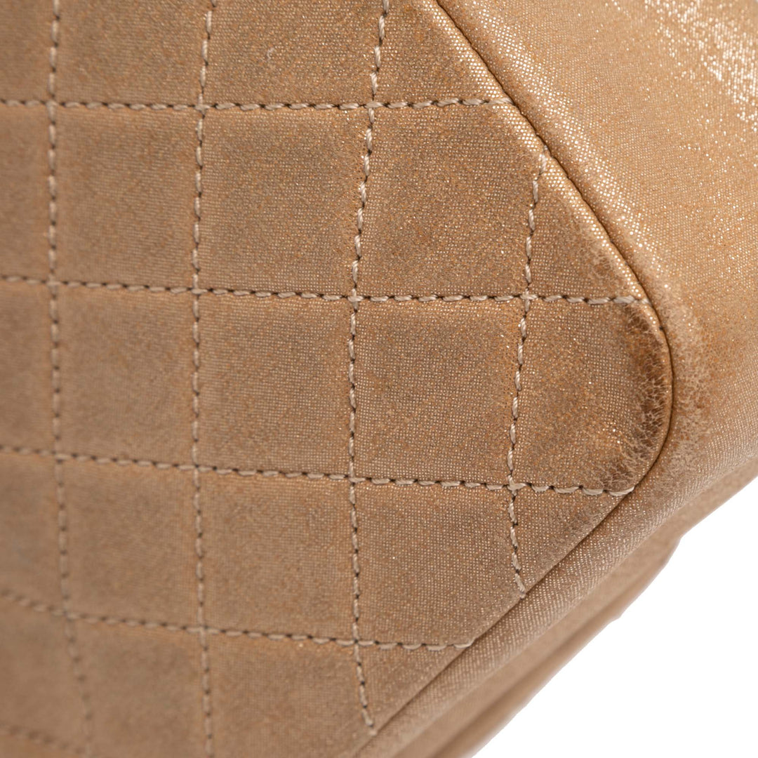 Chanel Small Matelassé Iridescent Cuir d’agneau Perle CC Cristal à rabat