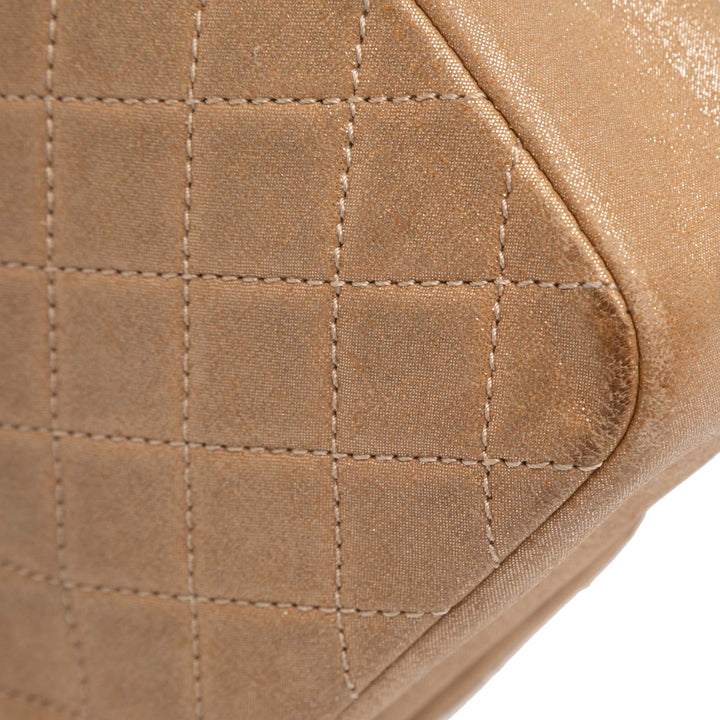 Chanel Small Matelassé Iridescent Cuir d’agneau Perle CC Cristal à rabat