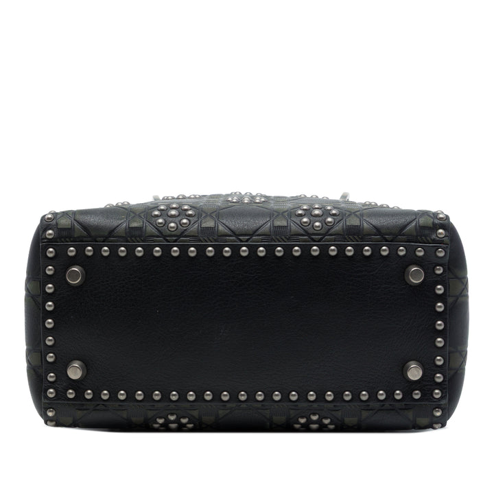 Dior Lady Dior Cannage embossé Flower clouté Souple Moyen Cuir de veau Noir – vue 3 – GABY PARIS