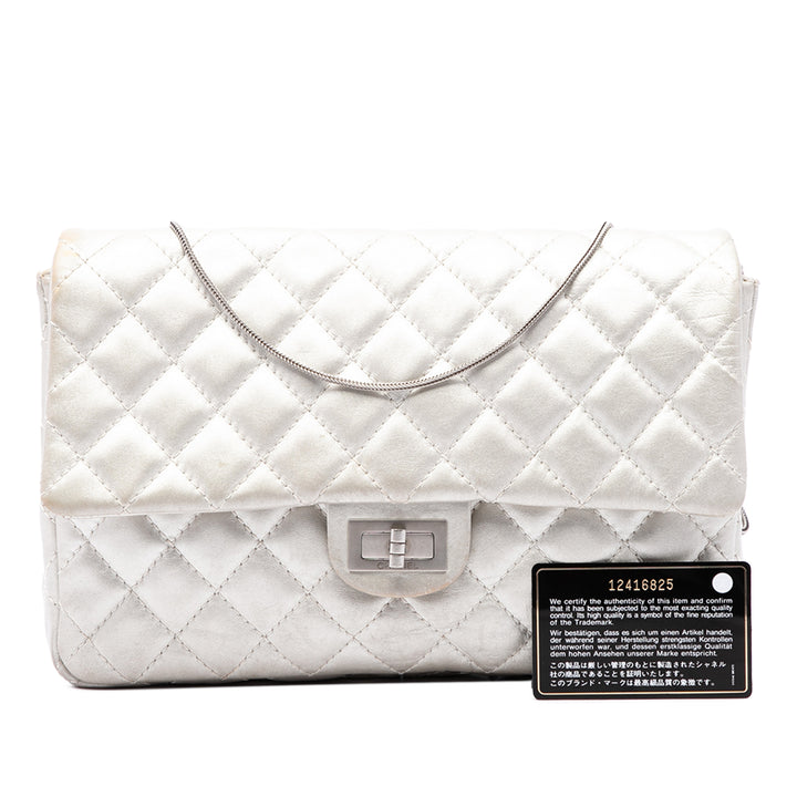 Chanel Sac porté épaule Matelassé Métallisé Reissue 2.55 Chaîne à rabat Cuir de veau Argenté – vue 7 – GABY PARIS