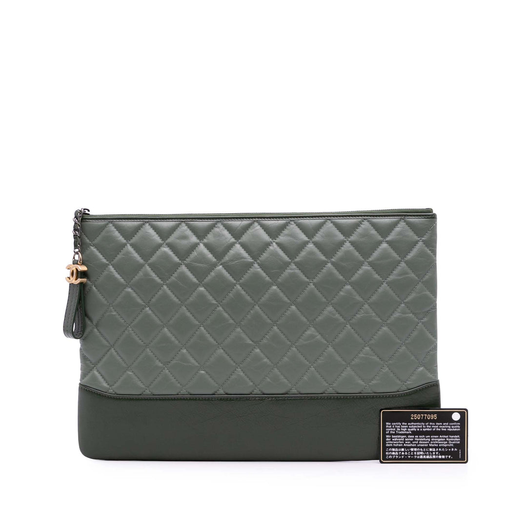 Chanel Large Aged Cuir de veau Gabrielle O Étui Pochette Gris