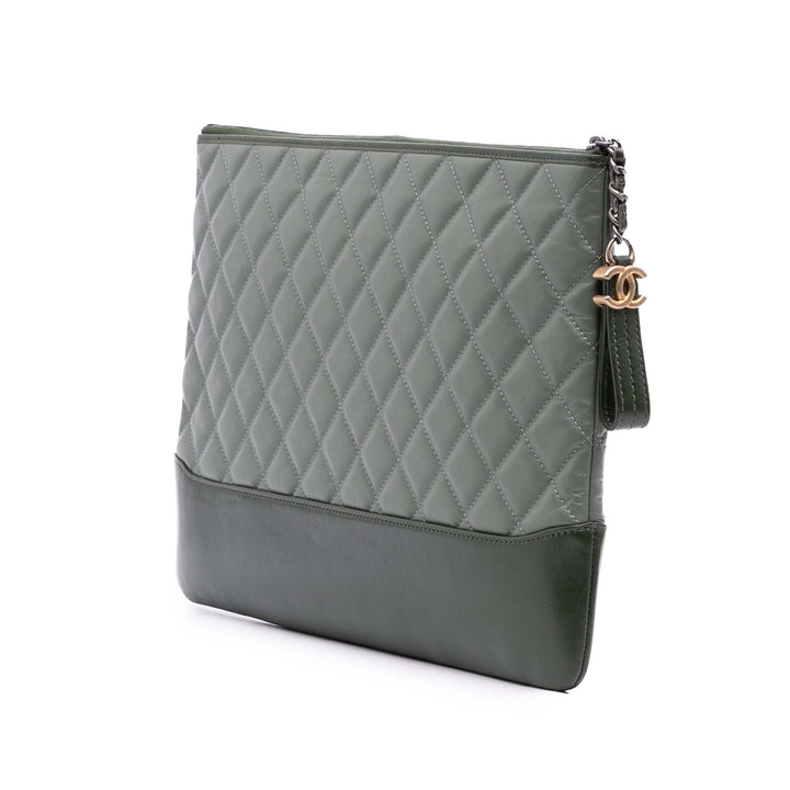 Chanel Large Aged Cuir de veau Gabrielle O Étui Pochette Gris