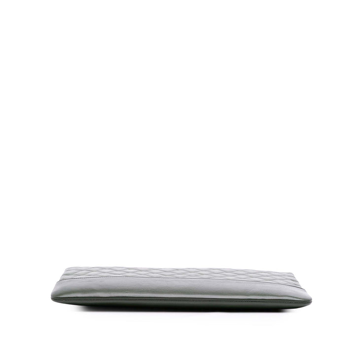 Chanel Large Aged Cuir de veau Gabrielle O Étui Pochette Gris