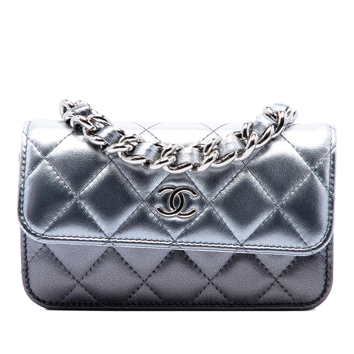 Chanel Matelassé Gradient Métallisé Coco Punk Pochette avec chaîne Cuir d'agneau Argenté – vue principale – GABY PARIS