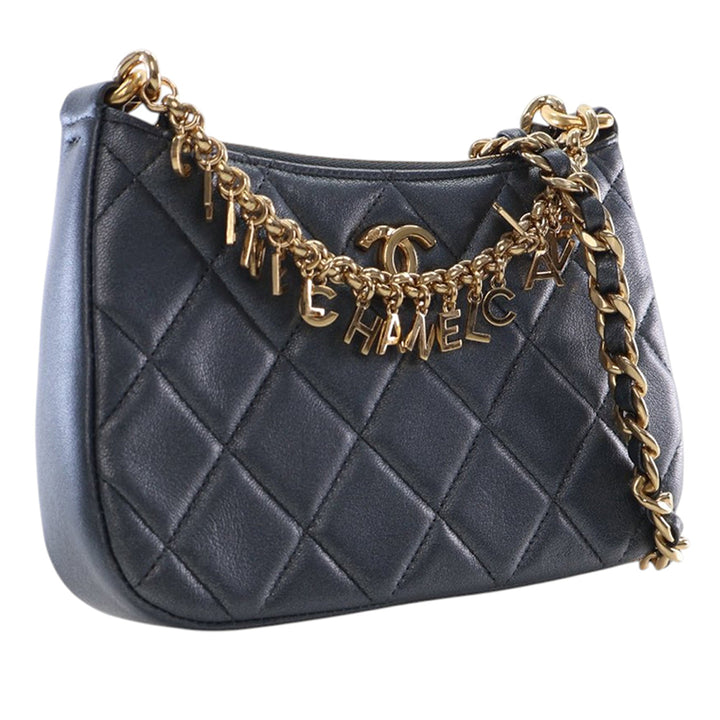 Chanel Small Matelassé Cuir d’agneau Logo Chain Sac porté croisé