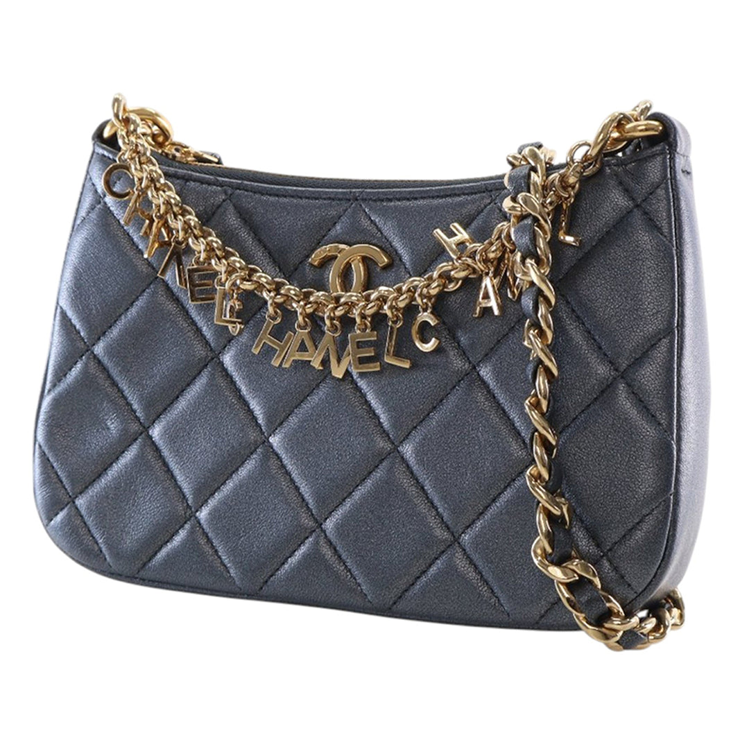 Chanel Small Matelassé Cuir d’agneau Logo Chain Sac porté croisé