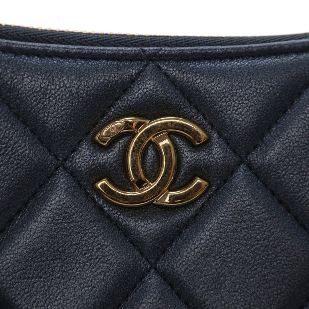 Chanel Small Matelassé Cuir d’agneau Logo Chain Sac porté croisé
