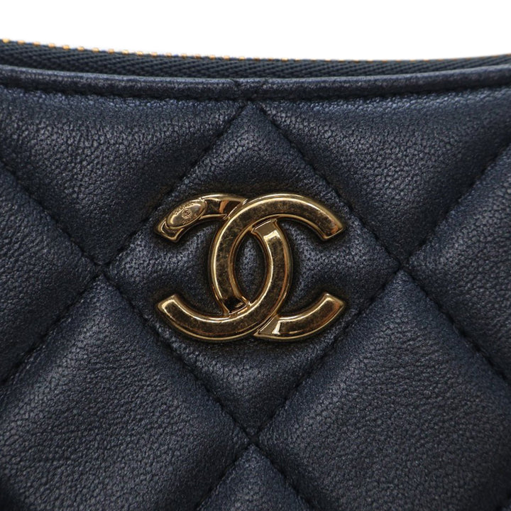 Chanel Small Matelassé Cuir d’agneau Logo Chain Sac porté croisé
