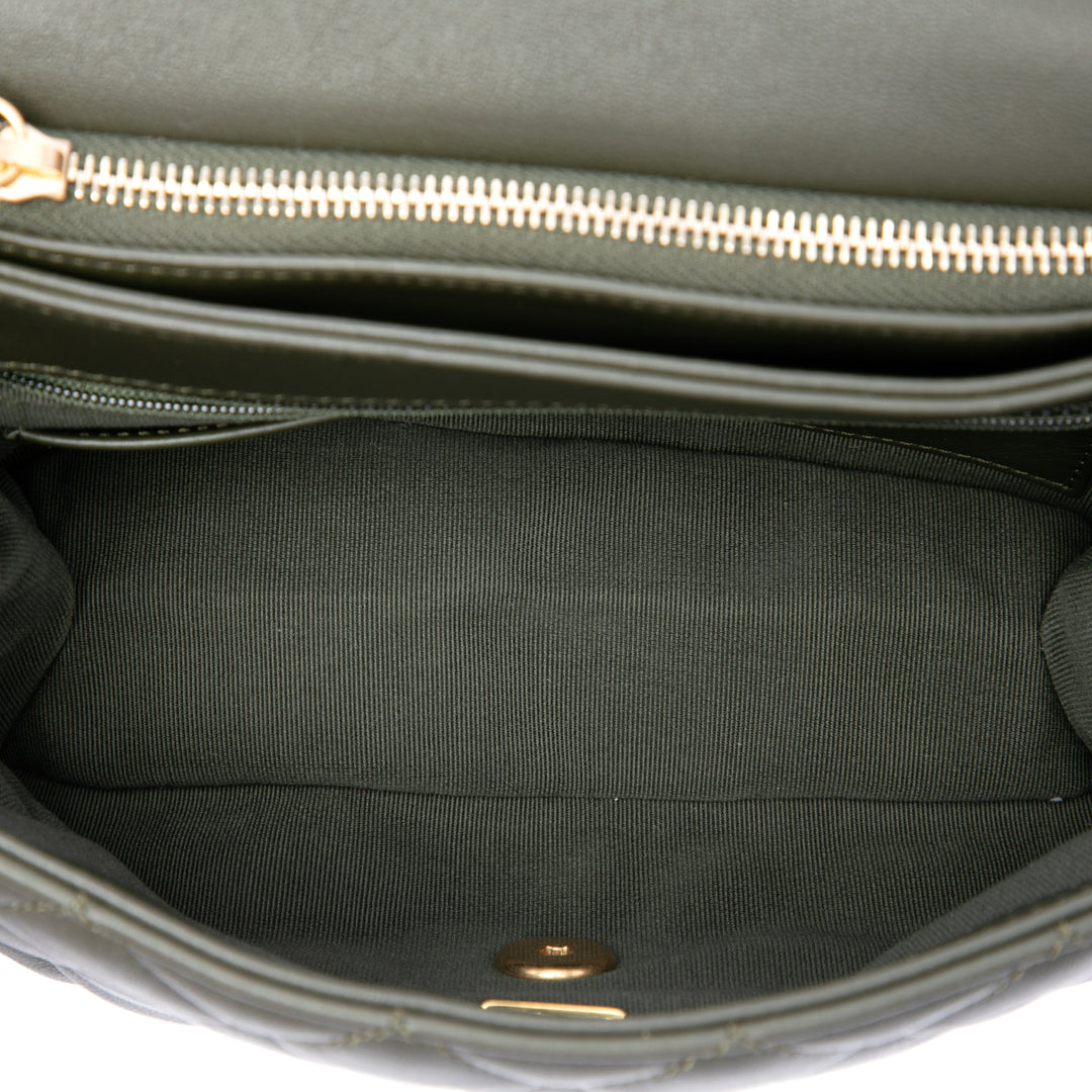 Chanel Matelassé Pillow Crush à rabat Petit Cuir d'agneau Marron – vue 4 – GABY PARIS