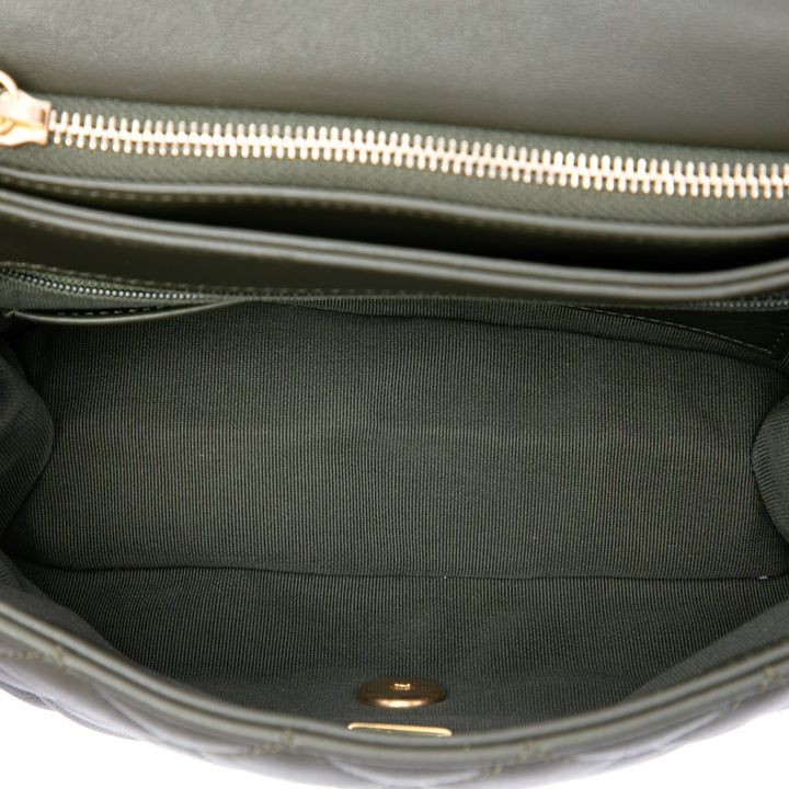 Chanel Matelassé Pillow Crush à rabat Petit Cuir d'agneau Marron – vue 4 – GABY PARIS
