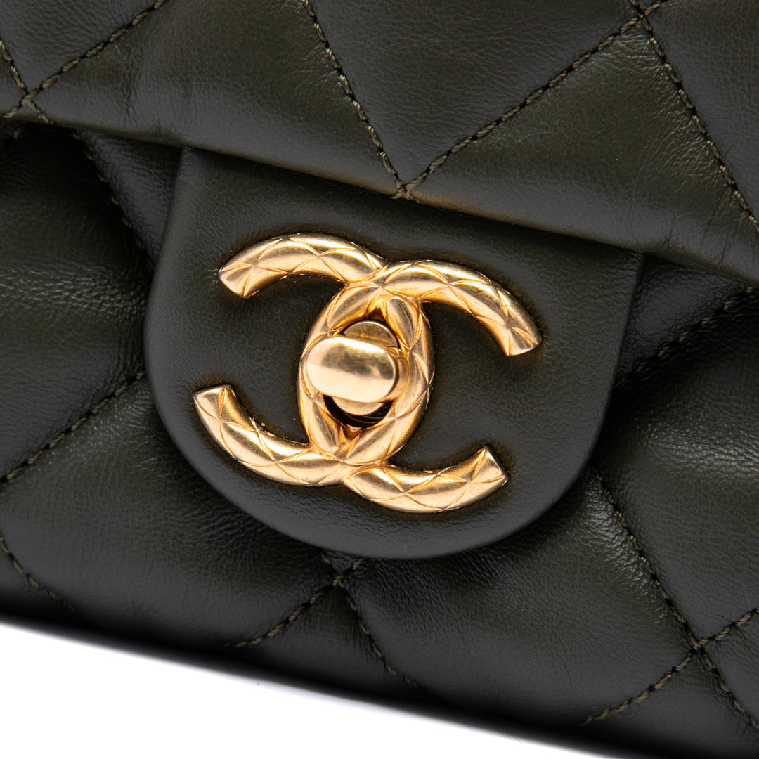 Chanel Matelassé Pillow Crush à rabat Petit Cuir d'agneau Marron – vue 5 – GABY PARIS