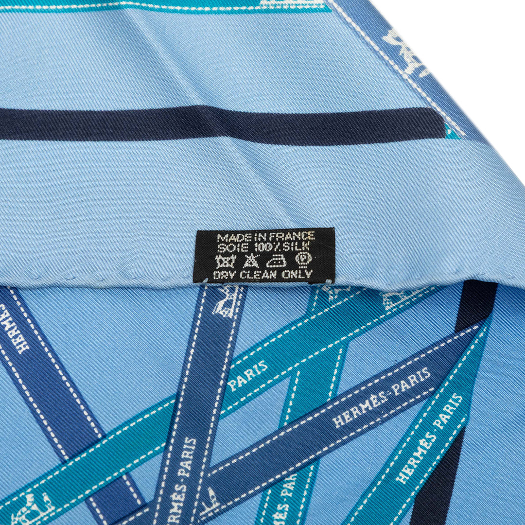 Hermès Carré Bolduc Pointu Triangle Bleu – vue 2 – GABY PARIS