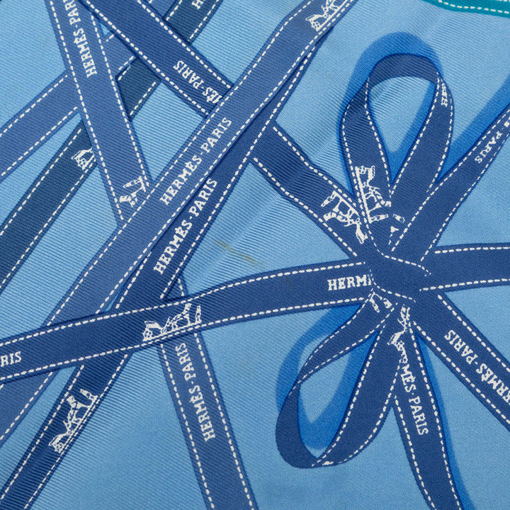 Hermès Carré Bolduc Pointu Triangle Bleu – vue 5 – GABY PARIS