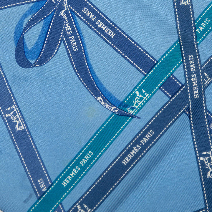 Hermès Carré Bolduc Pointu Triangle Bleu – vue 6 – GABY PARIS