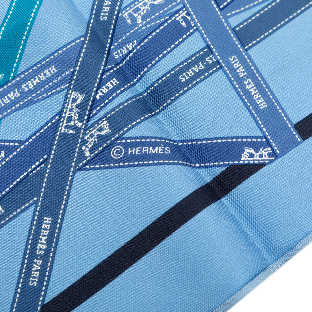 Hermès Carré Bolduc Pointu Triangle Bleu – vue 7 – GABY PARIS