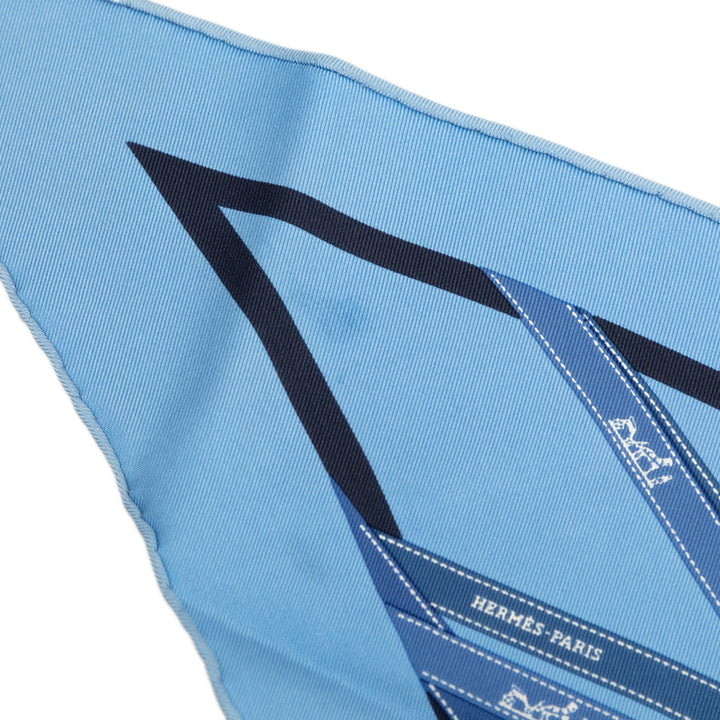 Hermès Carré Bolduc Pointu Triangle Bleu – vue 8 – GABY PARIS