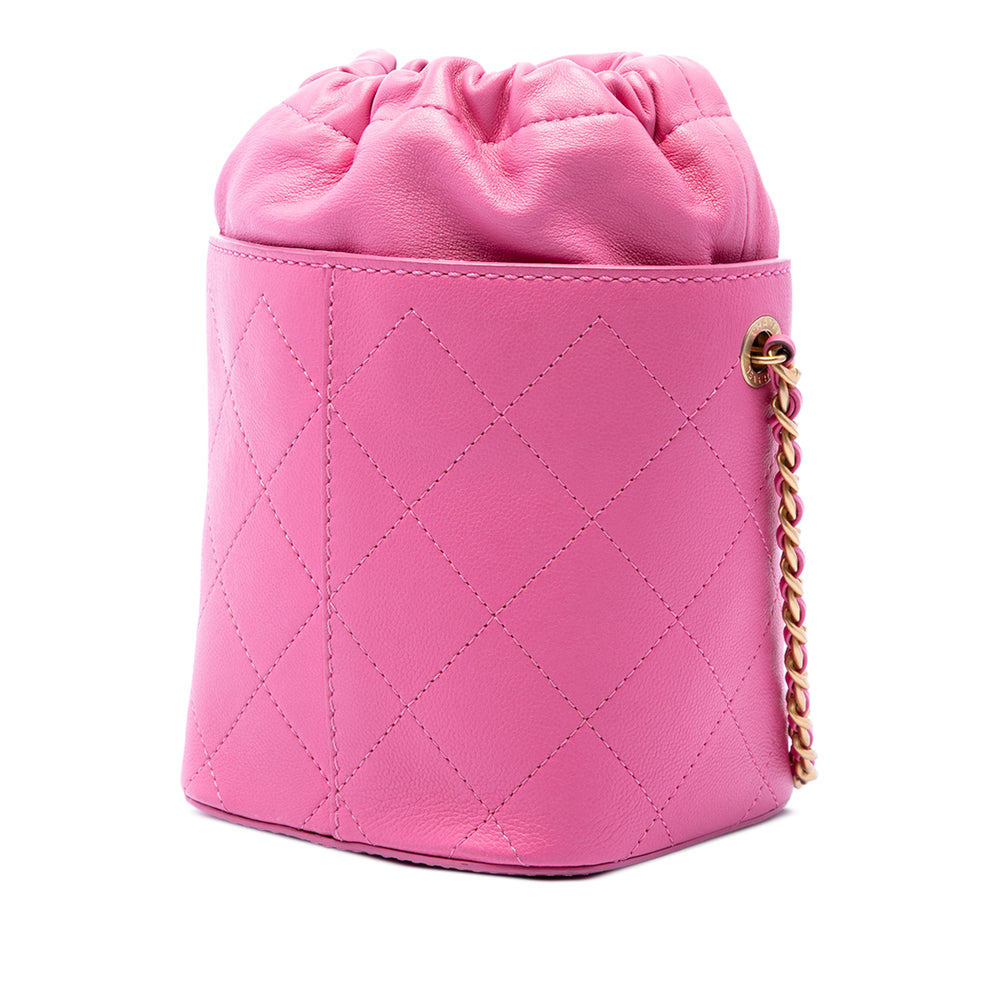 Chanel Sac seau CC Matelassé à cordon seau Petit Cuir caviar Rose – vue 2 – GABY PARIS
