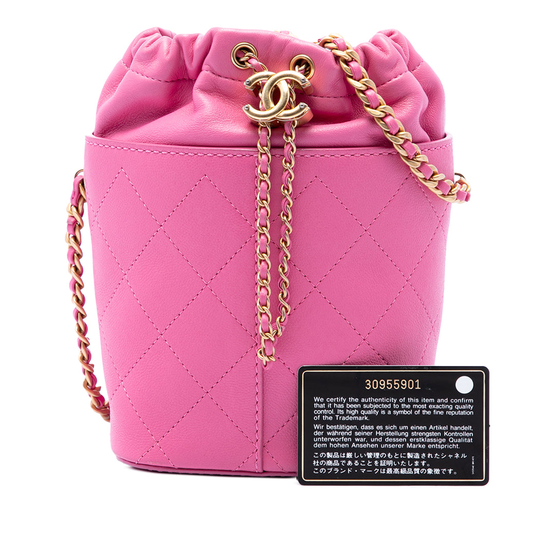 Chanel Sac seau CC Matelassé à cordon seau Petit Cuir caviar Rose – vue 7 – GABY PARIS