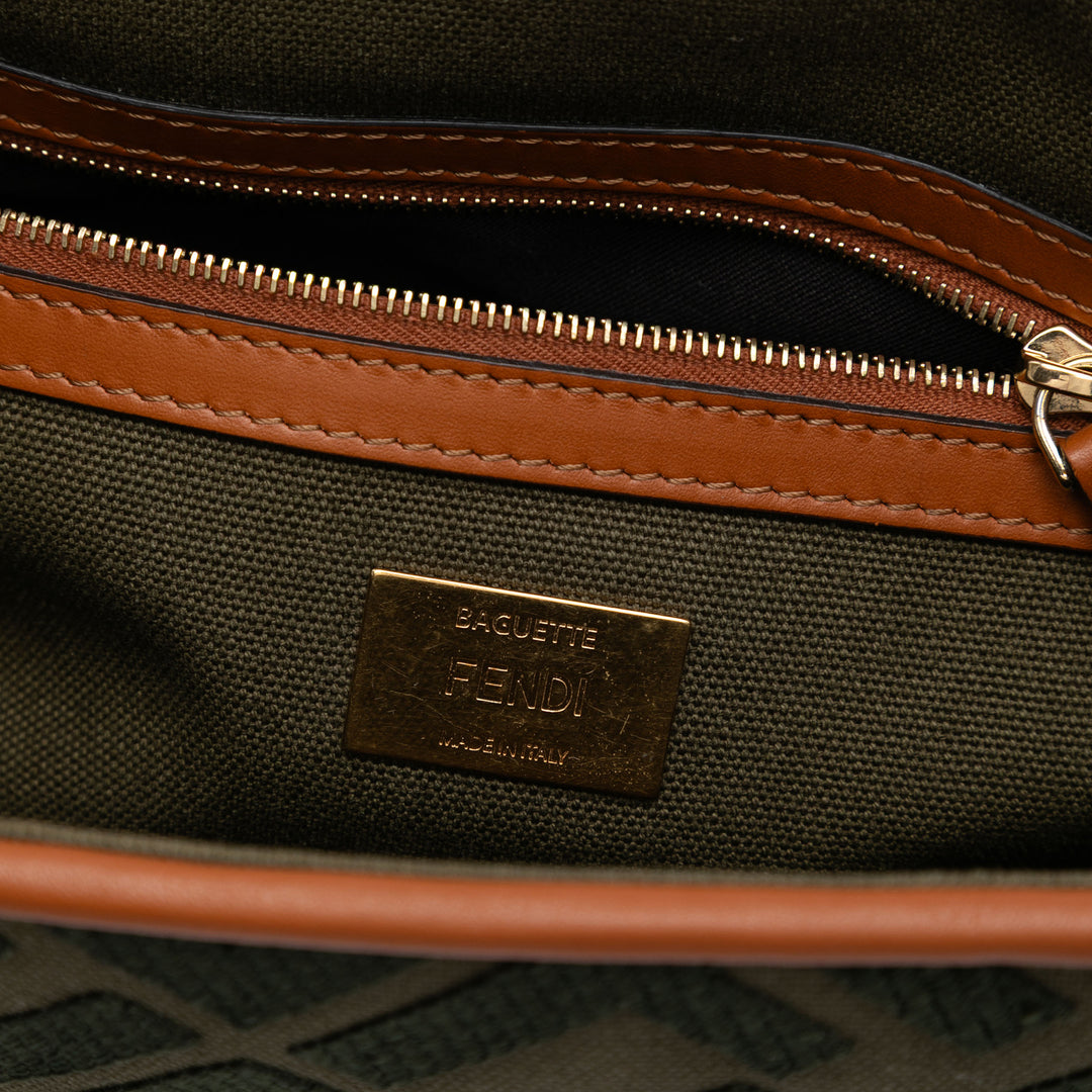 Fendi Zucca Embroidered Toile Baguette Sac cartable Vert – GABY PARIS Authentique
