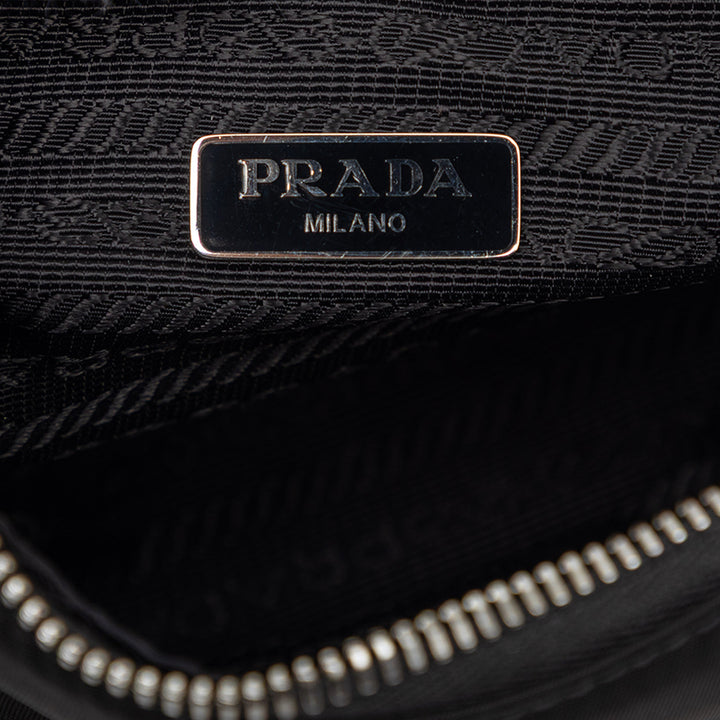 Prada à finitions Re Edition 2005 Sac Mini Saffiano Noir