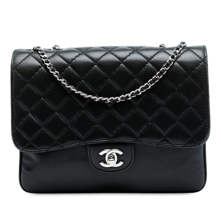Chanel Medium Matelassé Cuir d’agneau Clams Pocket Accordion à rabat