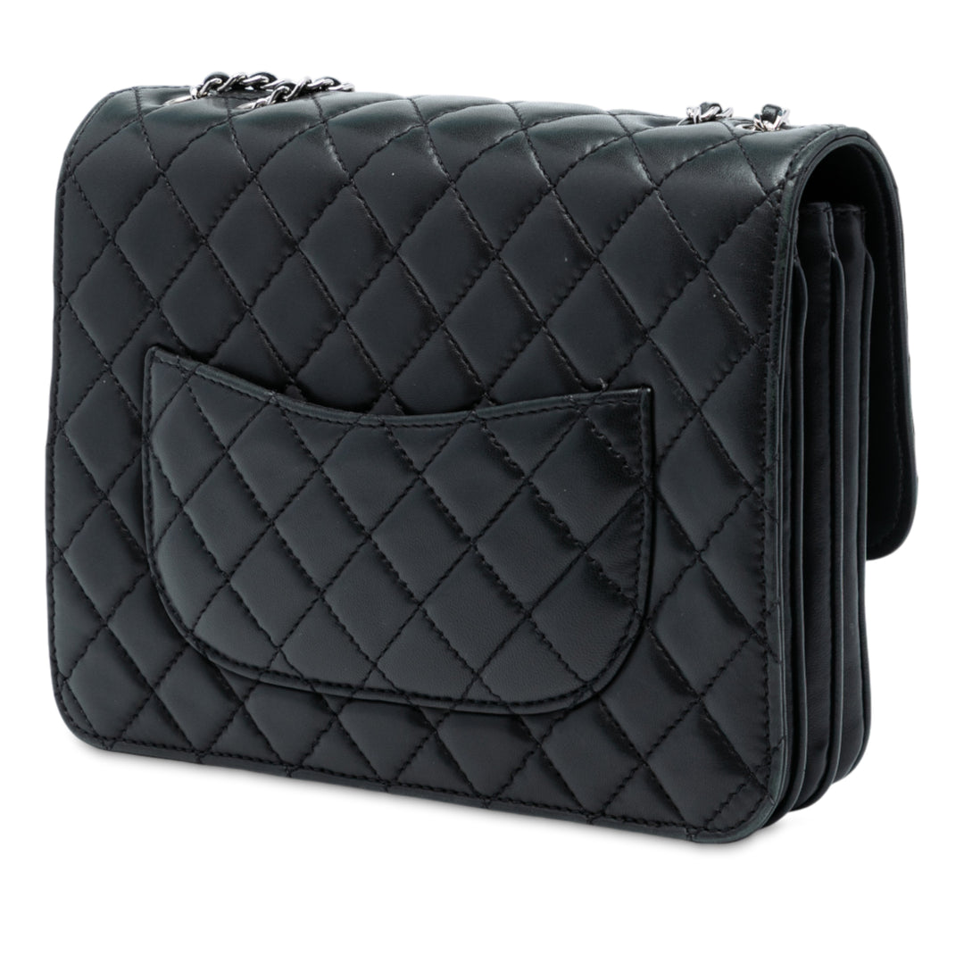 Chanel Medium Matelassé Cuir d’agneau Clams Pocket Accordion à rabat