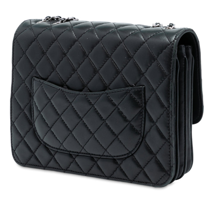 Chanel Medium Matelassé Cuir d’agneau Clams Pocket Accordion à rabat