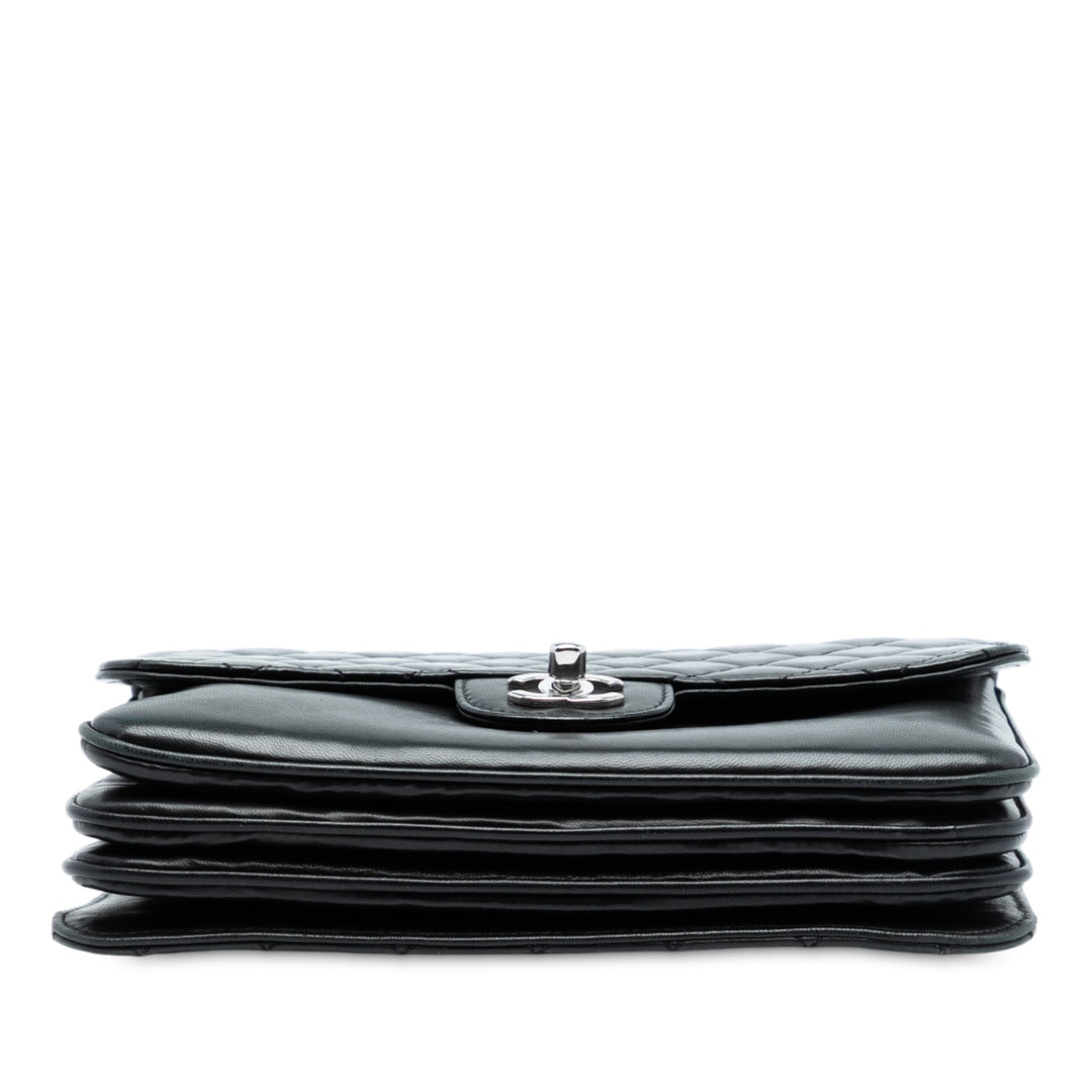 Chanel Medium Matelassé Cuir d’agneau Clams Pocket Accordion à rabat