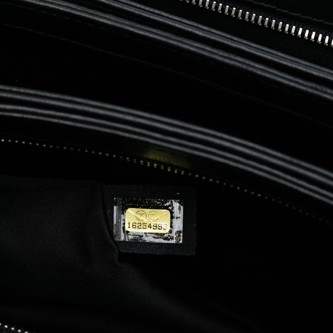 Chanel Medium Matelassé Cuir d’agneau Clams Pocket Accordion à rabat