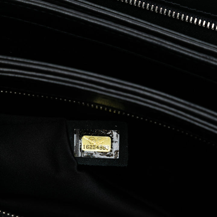 Chanel Medium Matelassé Cuir d’agneau Clams Pocket Accordion à rabat