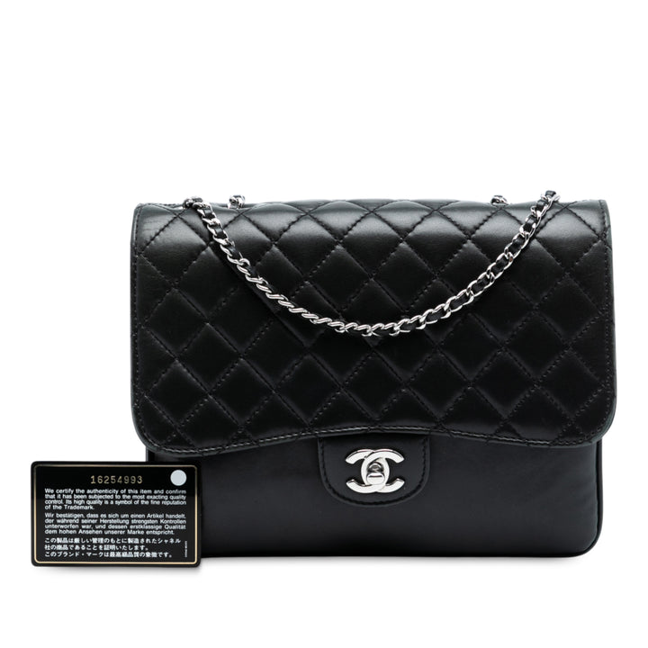 Chanel Medium Matelassé Cuir d’agneau Clams Pocket Accordion à rabat