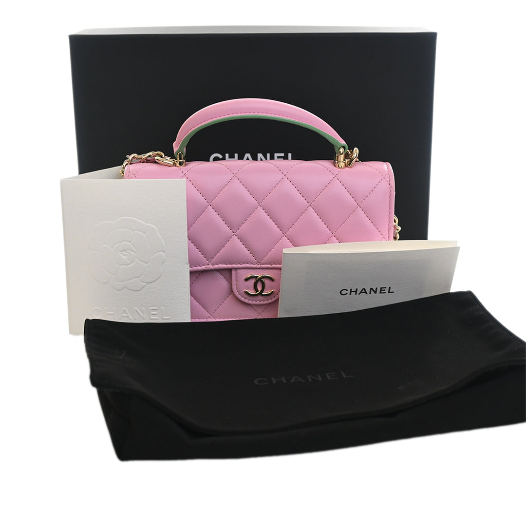 Chanel CC Matelassé Cuir d’agneau anse supérieure Phone Holder avec chaîne