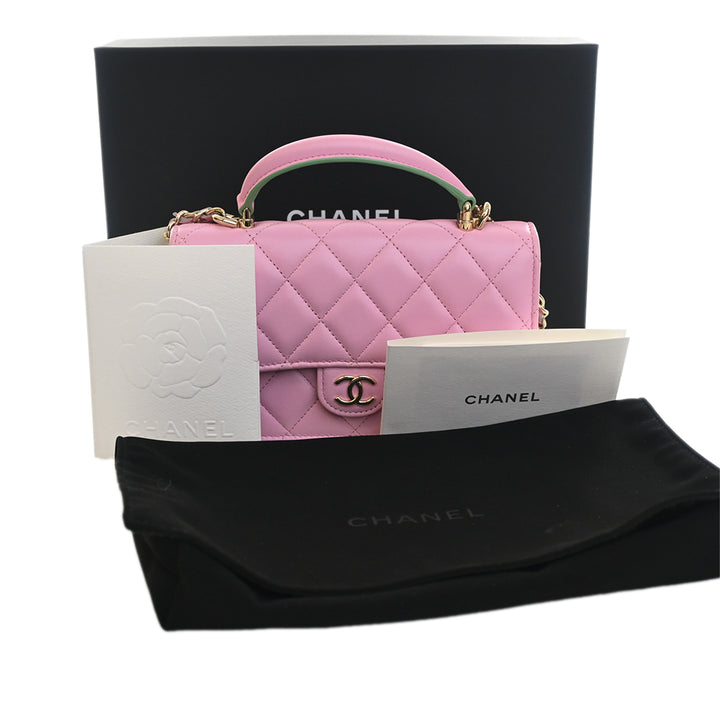 Chanel CC Matelassé Cuir d’agneau anse supérieure Phone Holder avec chaîne