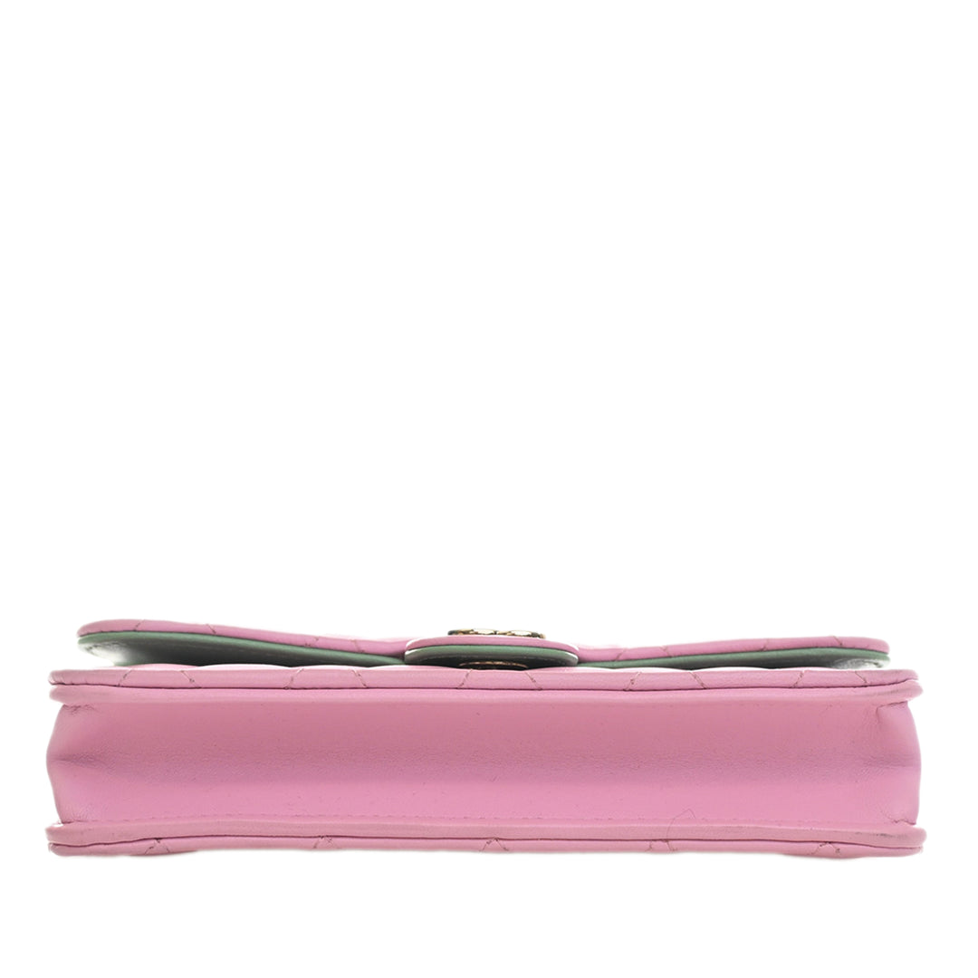 Chanel CC Matelassé Cuir d’agneau anse supérieure Phone Holder avec chaîne