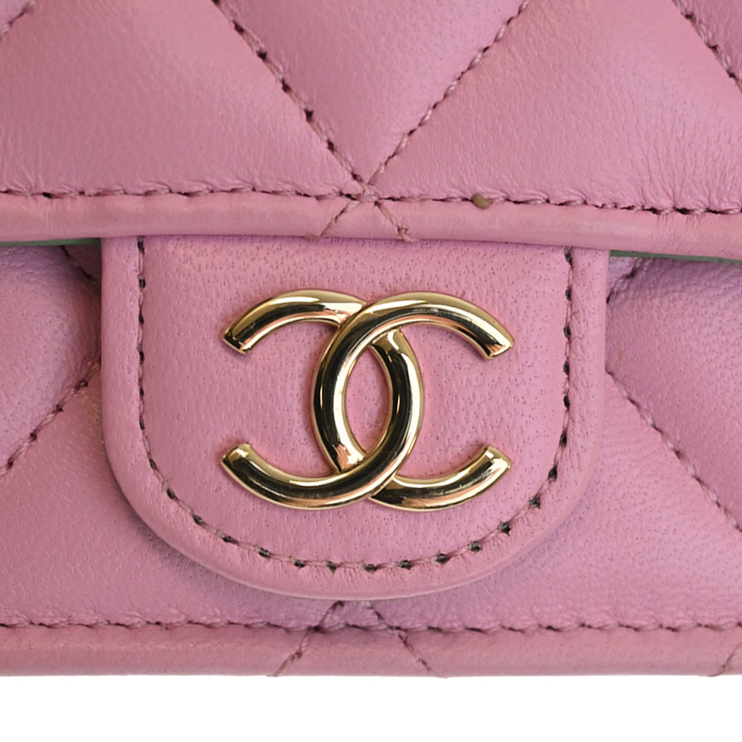 Chanel CC Matelassé Cuir d’agneau anse supérieure Phone Holder avec chaîne