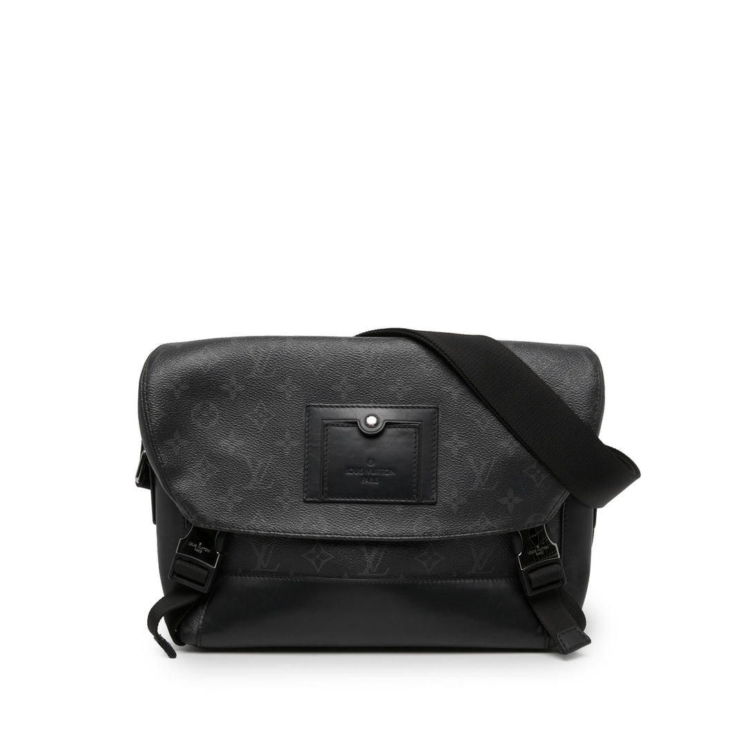 Louis Vuitton Sac bandoulière Voyager Monogram Eclipse PM Noir – vue principale – GABY PARIS